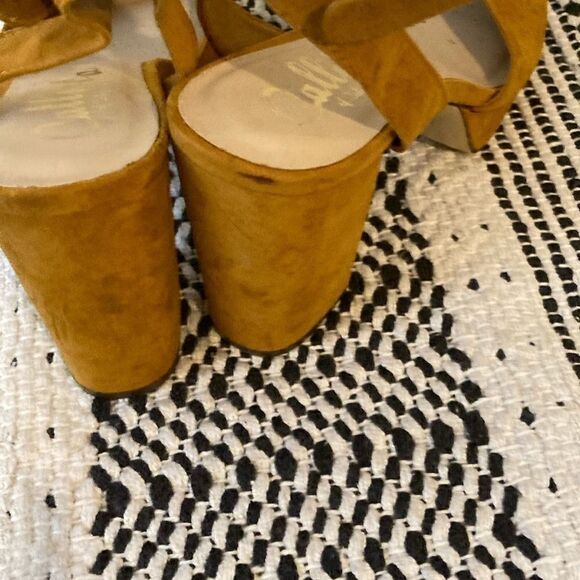 Callisto California Yellow Sandals 8.5 - Picture 9 of 16